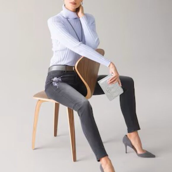 WHITE HOUSE BLACK MARKET THE SKINNY ANKLE FLORAL EMBROIDERED MID RISE JEANS OS - Picture 5 of 10